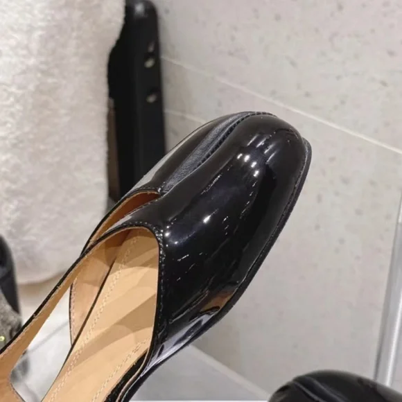 MM6 Maison Martin Margiela Glossy Black Tabi Slingback Heels - Picture 3 of 9